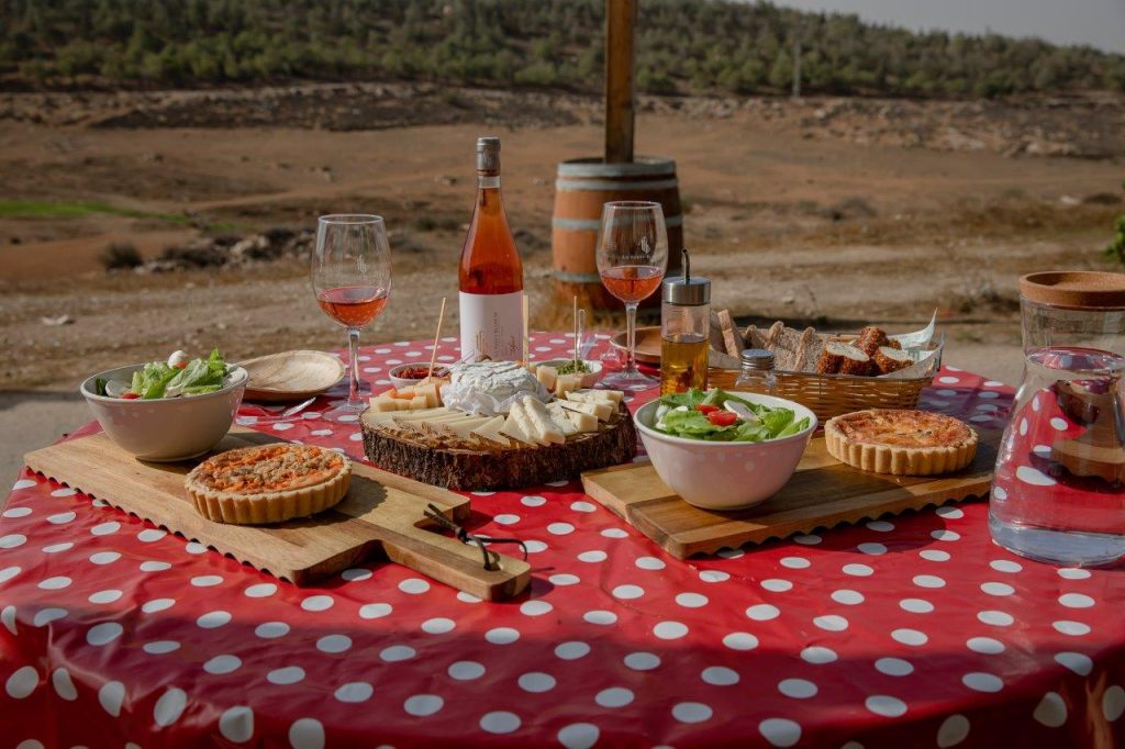 יקב עם גבינות טבעוניות